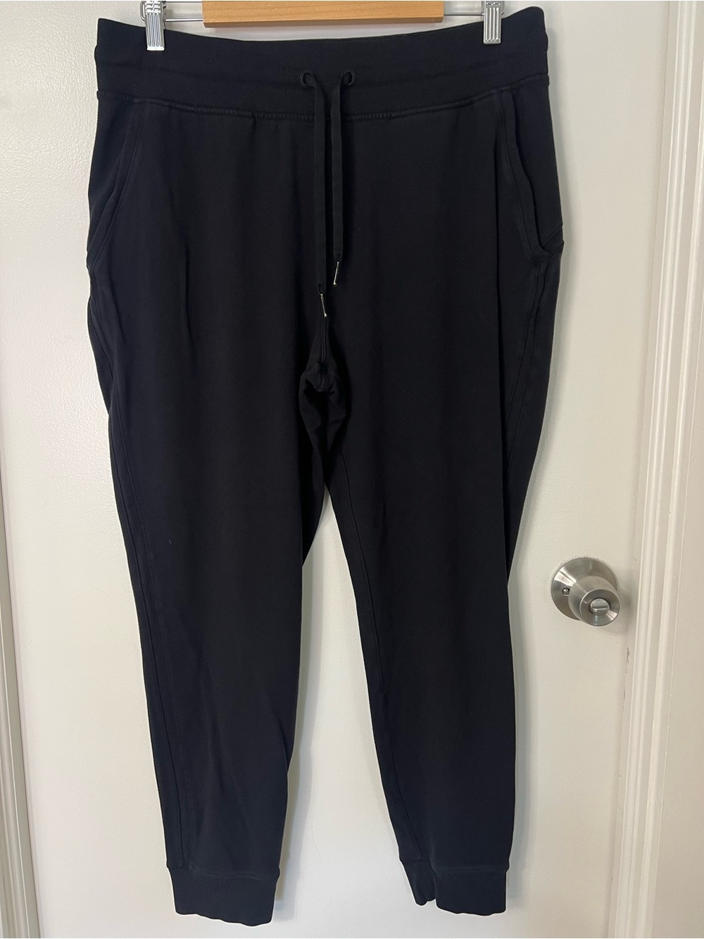 Men's Lululemon Black Joggers Sweatpants Stretchy Gym Pants Workout Athletic